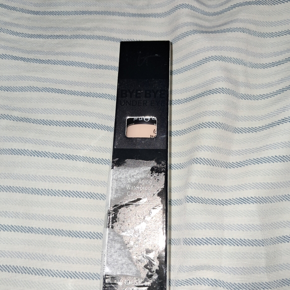 IT Cosmetics Bye Bye Under Eye Concealer - Light Beige - Picture 2 of 4